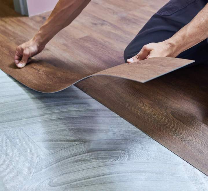 Pose de revêtements de sols en PVC dans différents espaces